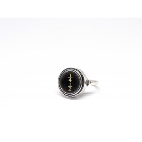 Anello in argento 925 e tasto originale di macchina da scrivere d'epoca Anello in argento 925 e tasto originale di macchina da scrivere d'epoca