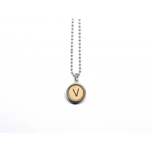 Ciondolo in argento 925 e tasto originale di macchina da scrivere d'epoca. Ciondolo in argento 925 e tasto originale di macchina da scrivere d'epoca.